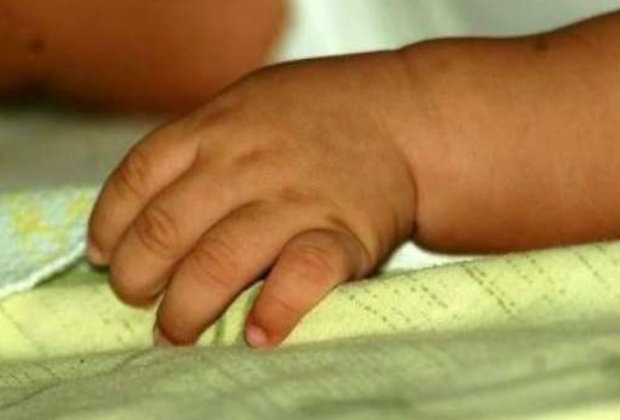 Muere niño de 3 años al caer a una cisterna mientras jugaba