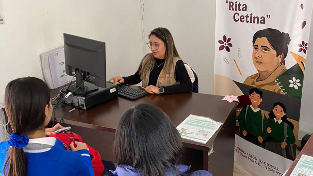 Todo listo para la entrega de tarjetas de la Beca Rita Cetina