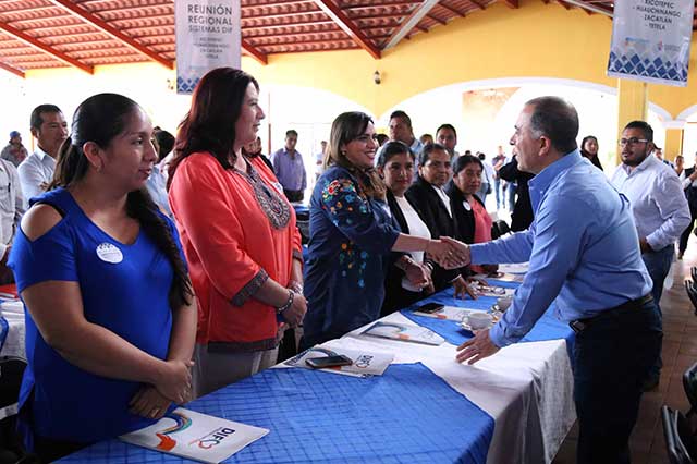 Xicotepec sede de la entrega regional del programa Beca un Niño Indígena