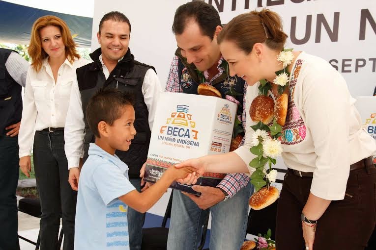 Subastarán regalos de funcionarios públicos en Puebla
