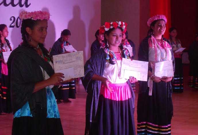 Unen belleza y tradición en La Flor más Bella, en Zacapaoxtla