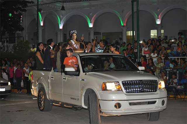 Celebran en Acatlán triunfo de Diana Leal en Nuestra Belleza Puebla 2016