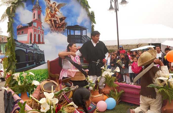 Unen belleza y tradición en La Flor más Bella, en Zacapaoxtla