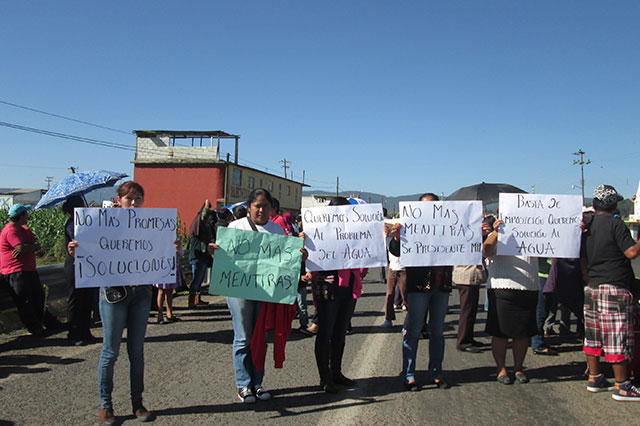 Habitantes de Beristáin exigen agua y cierran la Tlaxco-Tejocotal