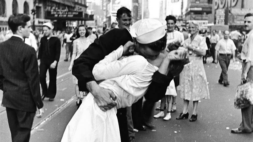 Muere marinero de la fotografía del beso en Times Square