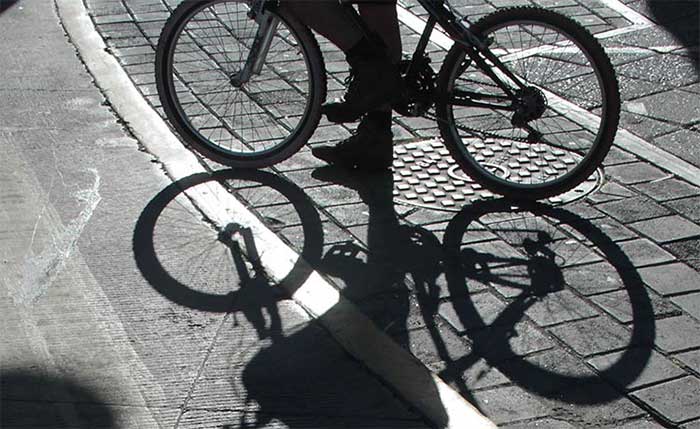 Accidente en bicicleta le cuesta la vida a menor de 12 años