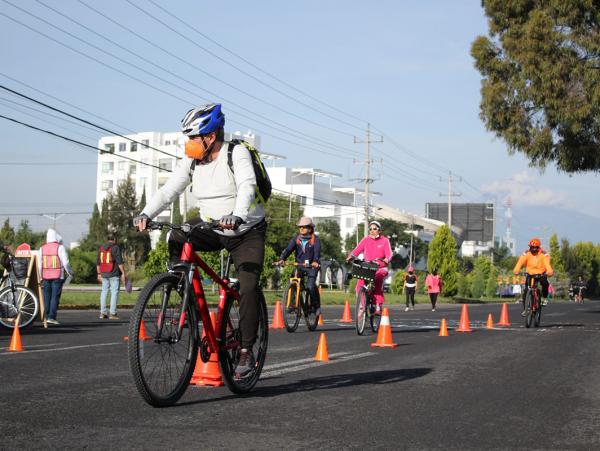 Asisten 6 mil personas a la cuarta edición de la Vía Recreativa en Puebla