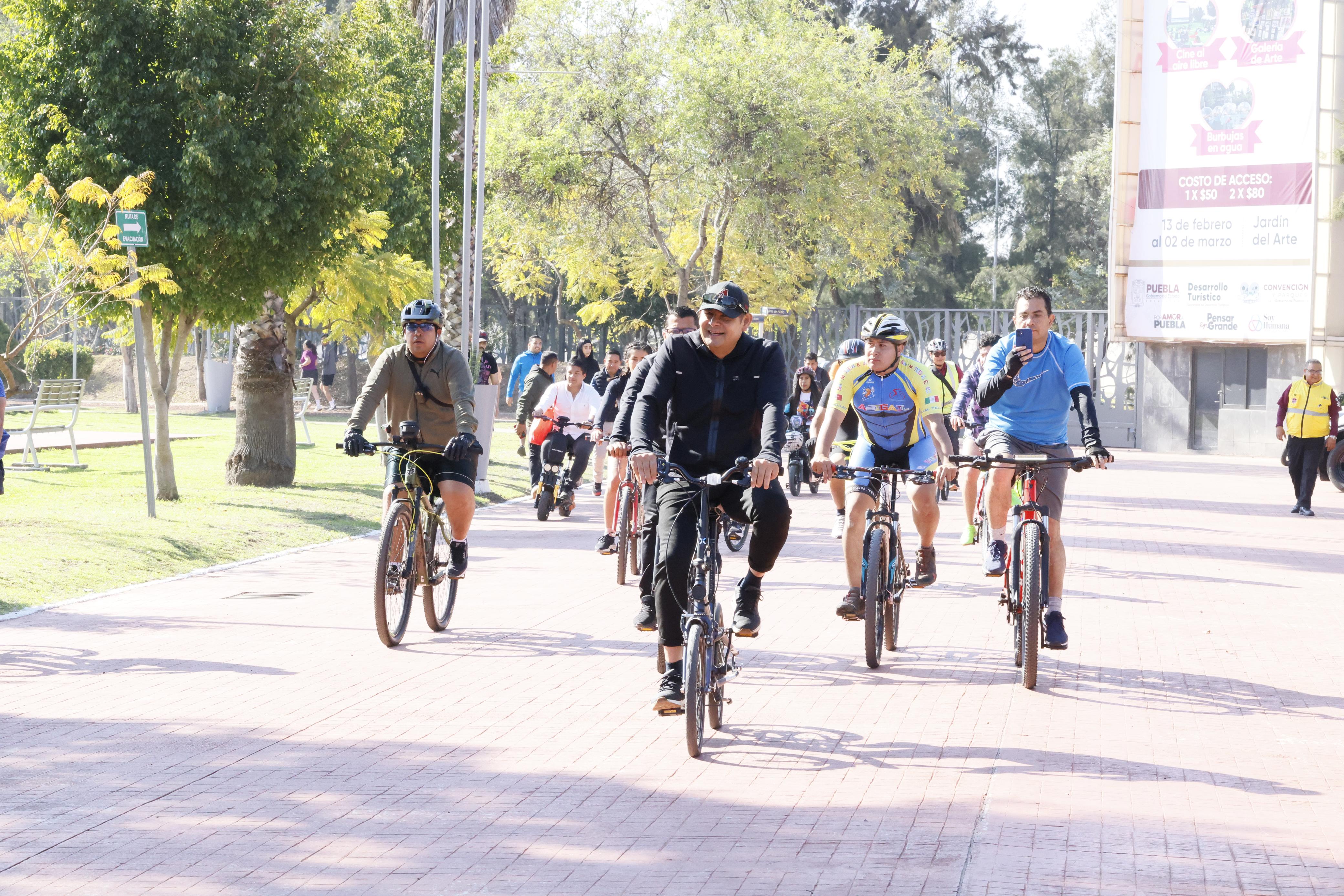 Primera Rodada Por Amor a Puebla une a ciclistas con Armenta