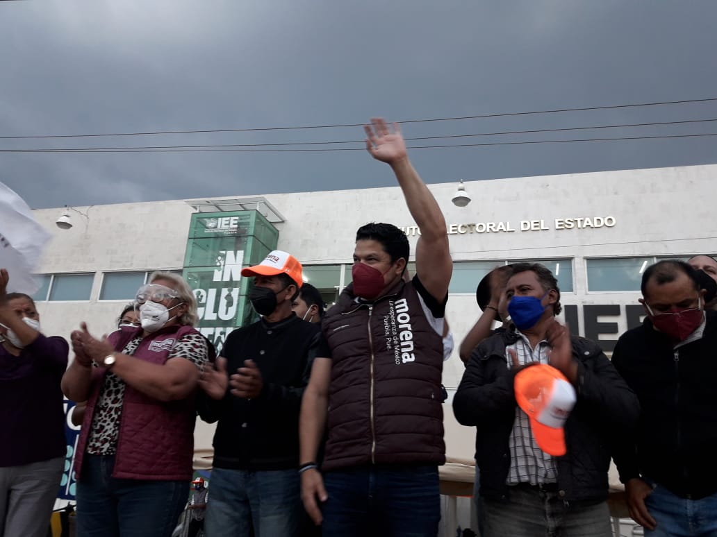 Con registro en línea, esquiva Claudia Rivera protesta de Biestro en el IEE