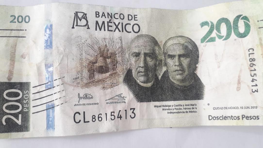 Precaución, inundan Tecamachalco con billetes falsos