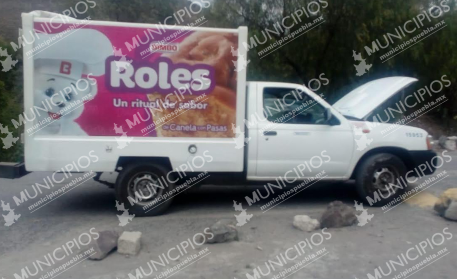 Ladrones abandonan camioneta repartidora en Tecamachalco