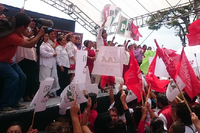 Con abucheo a RMV, Blanca Alcalá cierra campaña en Atlixco