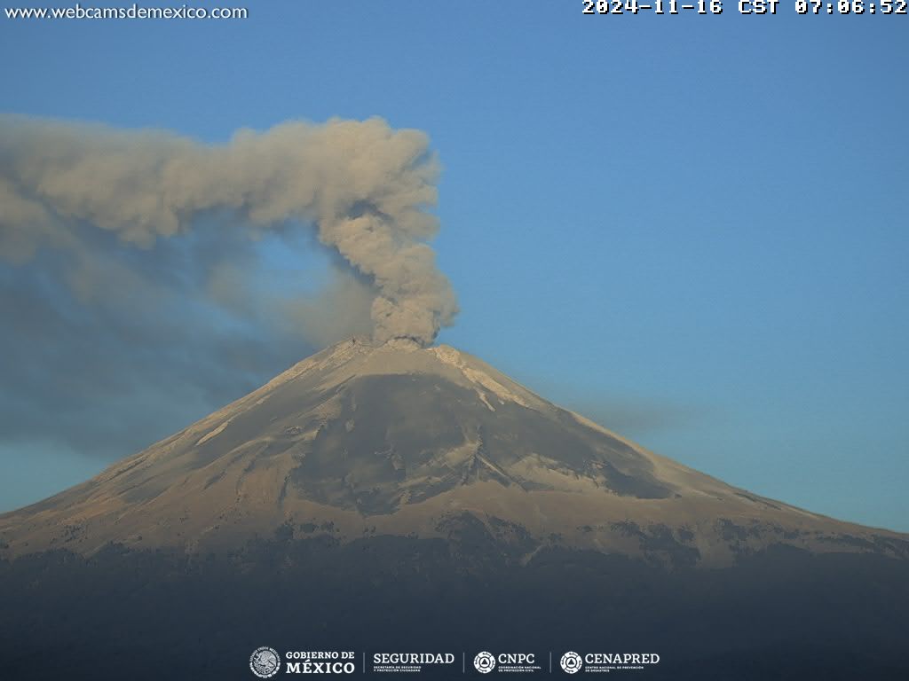 Cae ceniza del Popocatépetl en Amecameca, Estado de México