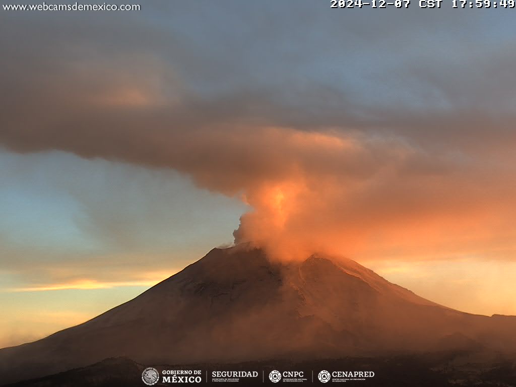 Cae ceniza del Popocatépetl en Amecameca