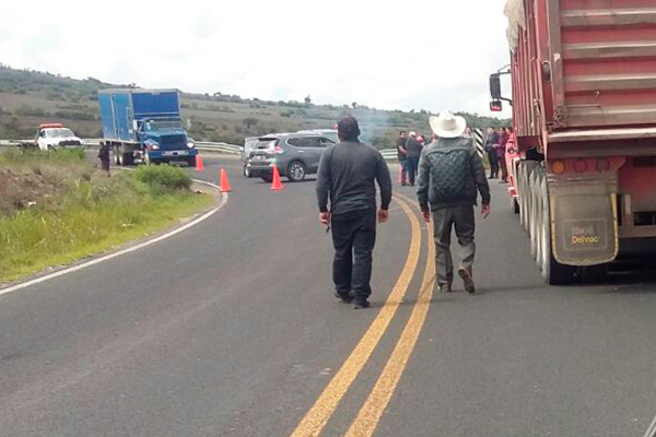 Bloquean la Esperanza – Azumbilla en demanda de agua