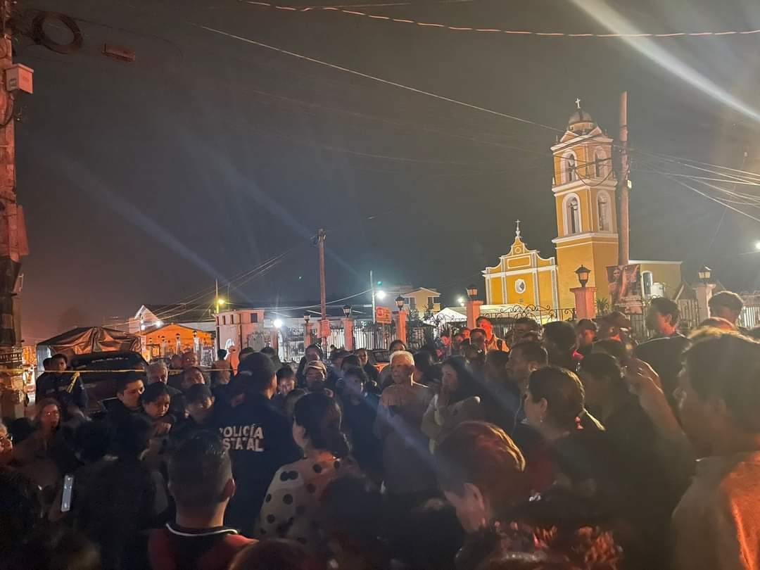 Bloquean en Teziutlán carretera federal a Nautla; exigen agua potable