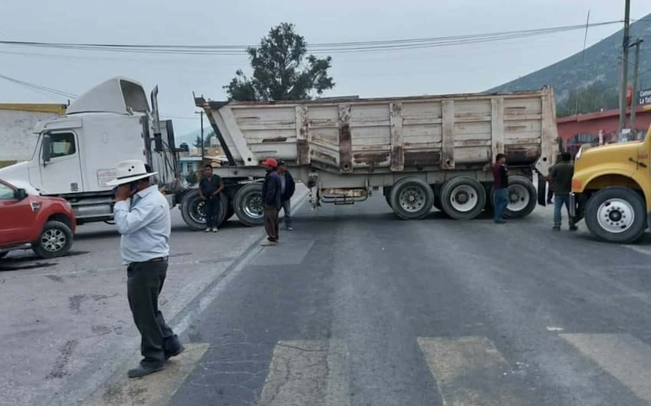 Bloquean la Tehuacán-Orizaba y Tehuacán-Vicente Guerrero por conflicto postelectoral