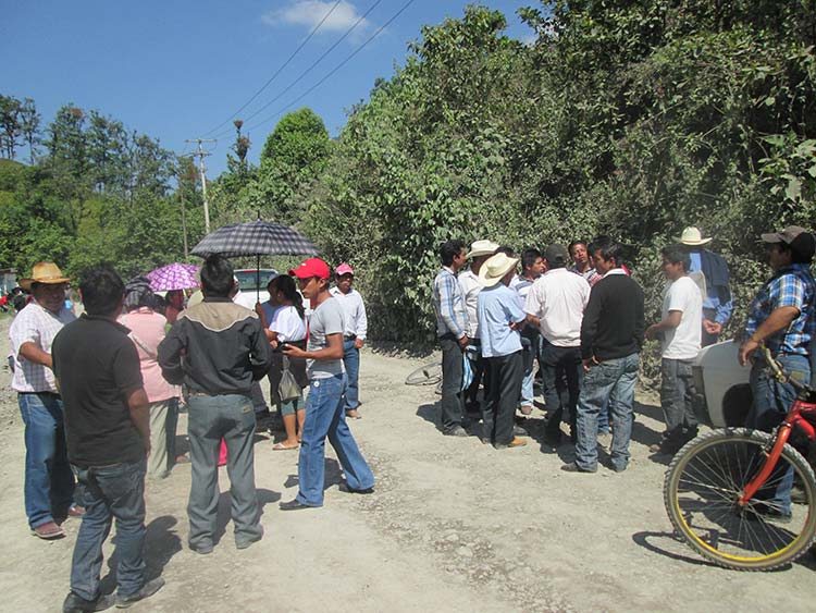 Bloquean cinco comunidades obras de ICA en la autopista México-Tuxpan