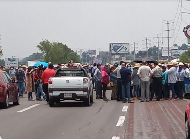 Vecinos de Coronango toman la México-Puebla: piden seguridad