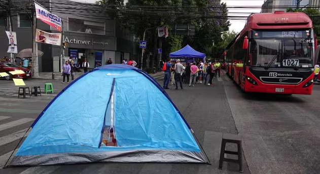 Agua, leche y una CDMX despierta