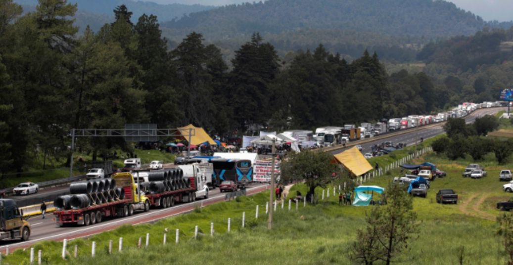 Bloqueo México-Puebla ronda los dos días; IP: pérdidas, arriba de 4 mil mdp