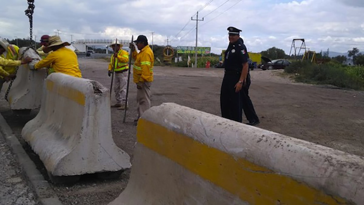 Bloquean tramo de autopista en Palmar de Bravo por inseguridad