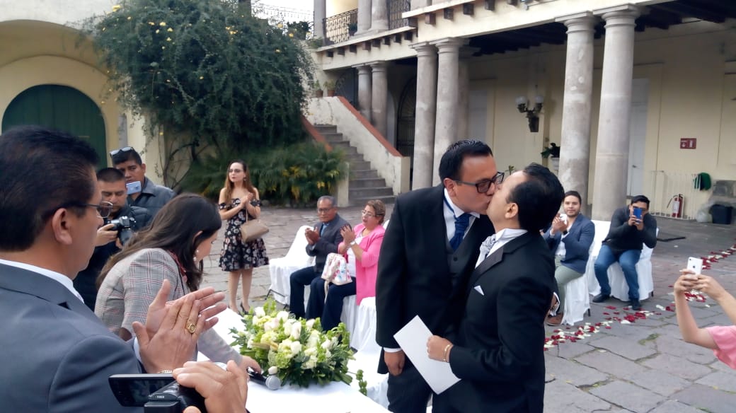 Texmelucan efectúa el primer matrimonio igualitario