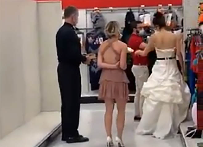 VIDEO Novia llega al trabajo de su pareja con todo y sacerdote y le exige casarse