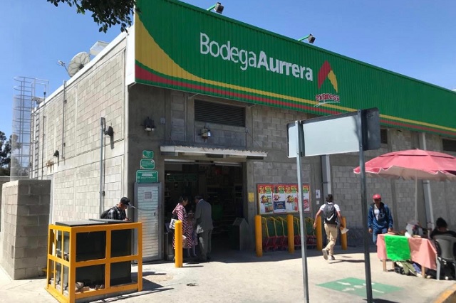 Mujeres usan desarmador para entrar a robar a Bodega Aurrerá