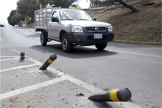 Detiene ayuntamiento de Puebla retiro de bolardos