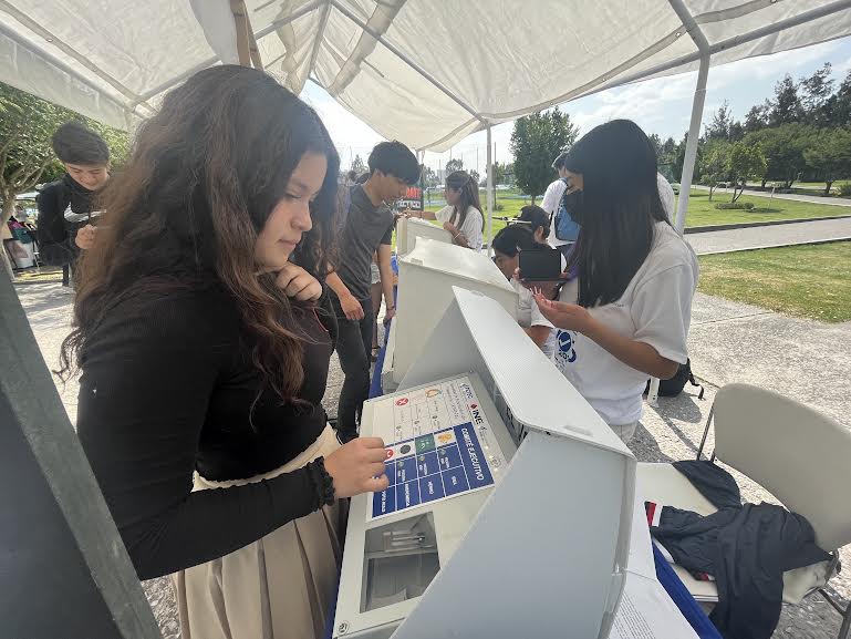 TEC de Monterrey realiza consulta estudiantil con boletas electrónicas del INE