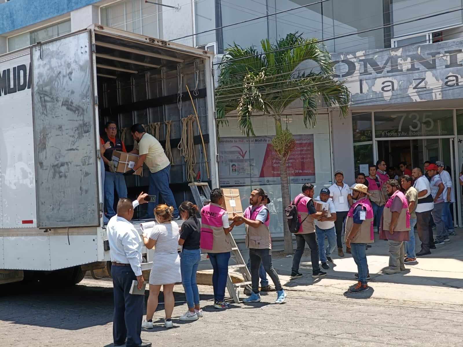 Llega casi un millón de boletas y material electoral a Tehuacán