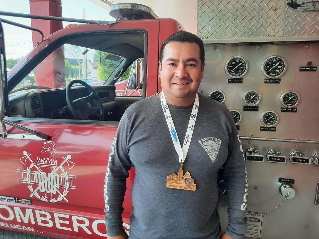 Bombero de Texmelucan participa en la Carrera Towerruning en CDMX