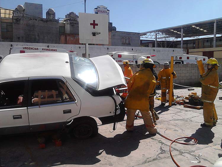 Capacitan Cruz Roja nacional a paramédicos en Texmelucan