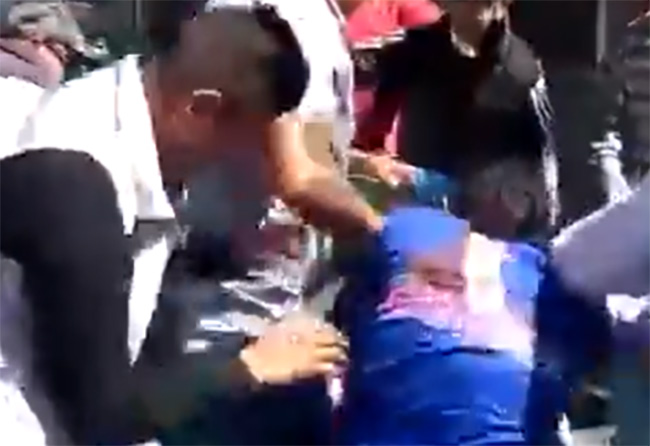 VIDEO Trabajadores del Ayuntamiento de Puebla abusan de vendedora de BonIce