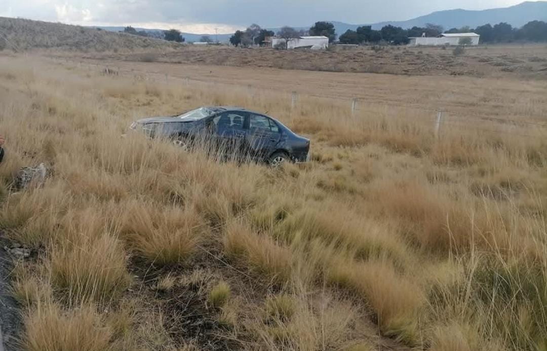 Conductor de Bora volcó en la Teziutlán-Virreyes