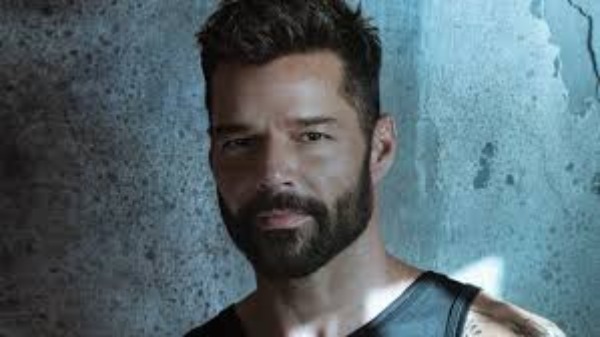 Ricky Martin cambia de imagen y lo comparan con El Canelo