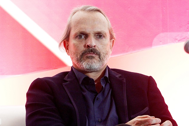 Con la vacuna del coronavirus nos quieren matar, dice Miguel Bosé