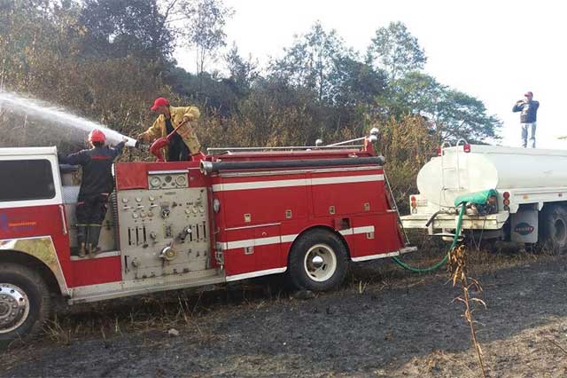 Cierran durante ocho horas la México-Tuxpan por incendio en bosque