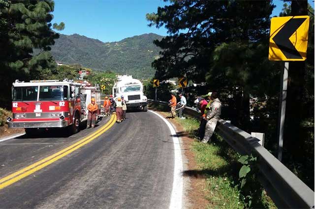 Cierran durante ocho horas la México-Tuxpan por incendio en bosque