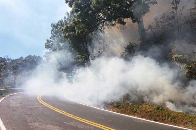 Cumple tres días incendio forestal en Zacatlán