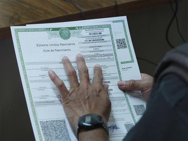 DIF Puebla tramita gratis CURP y acta de nacimiento en Sistema Braille