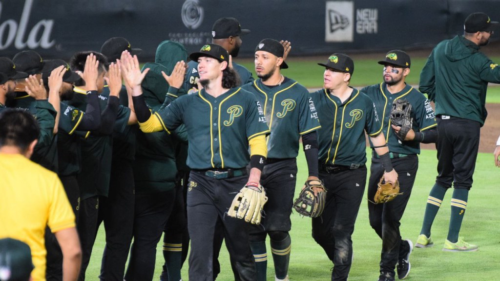 A batazo limpio, Pericos se queda con la serie