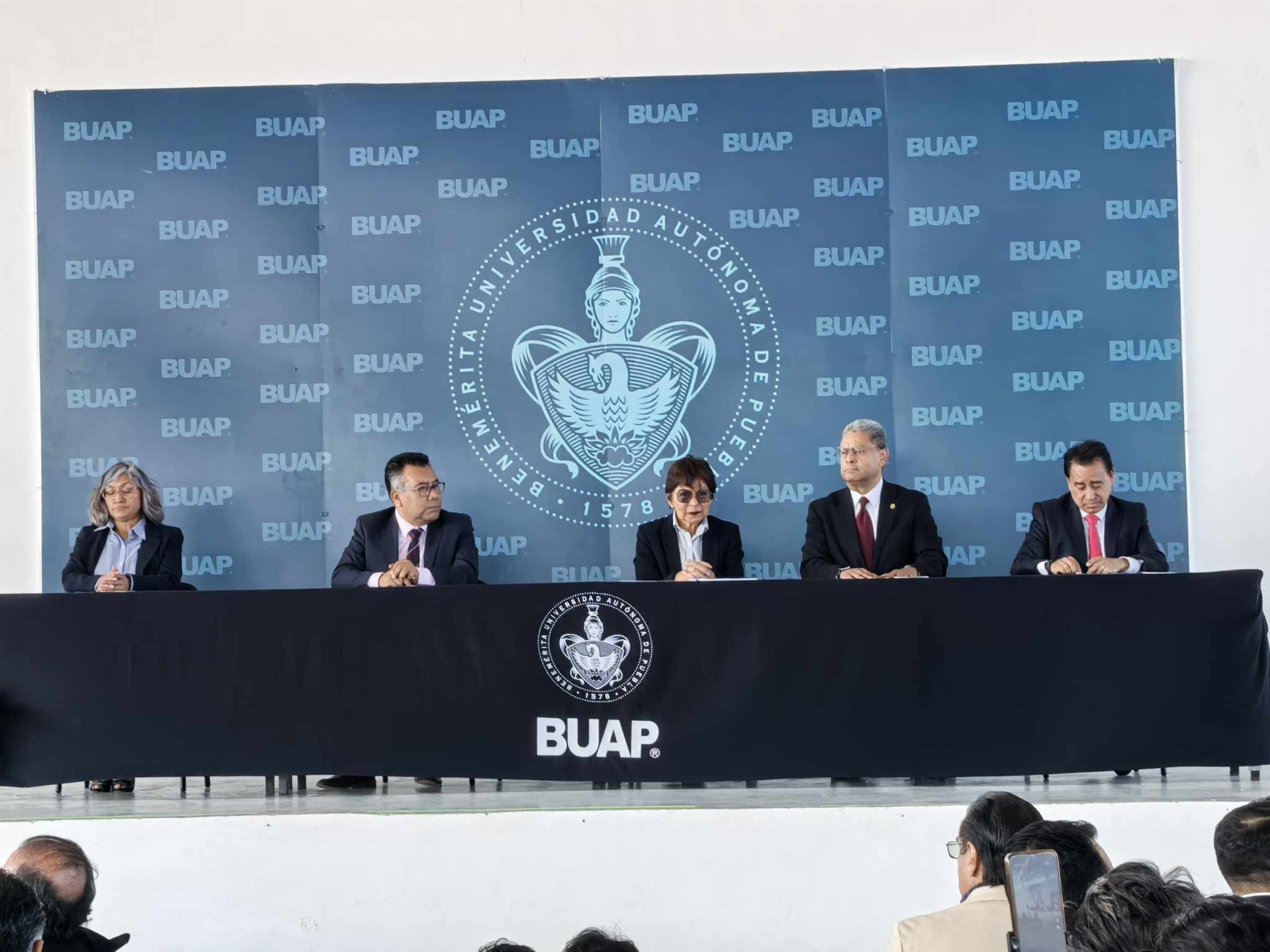 Anuncia Buap construcción de instalaciones para prepa en Tehuacán