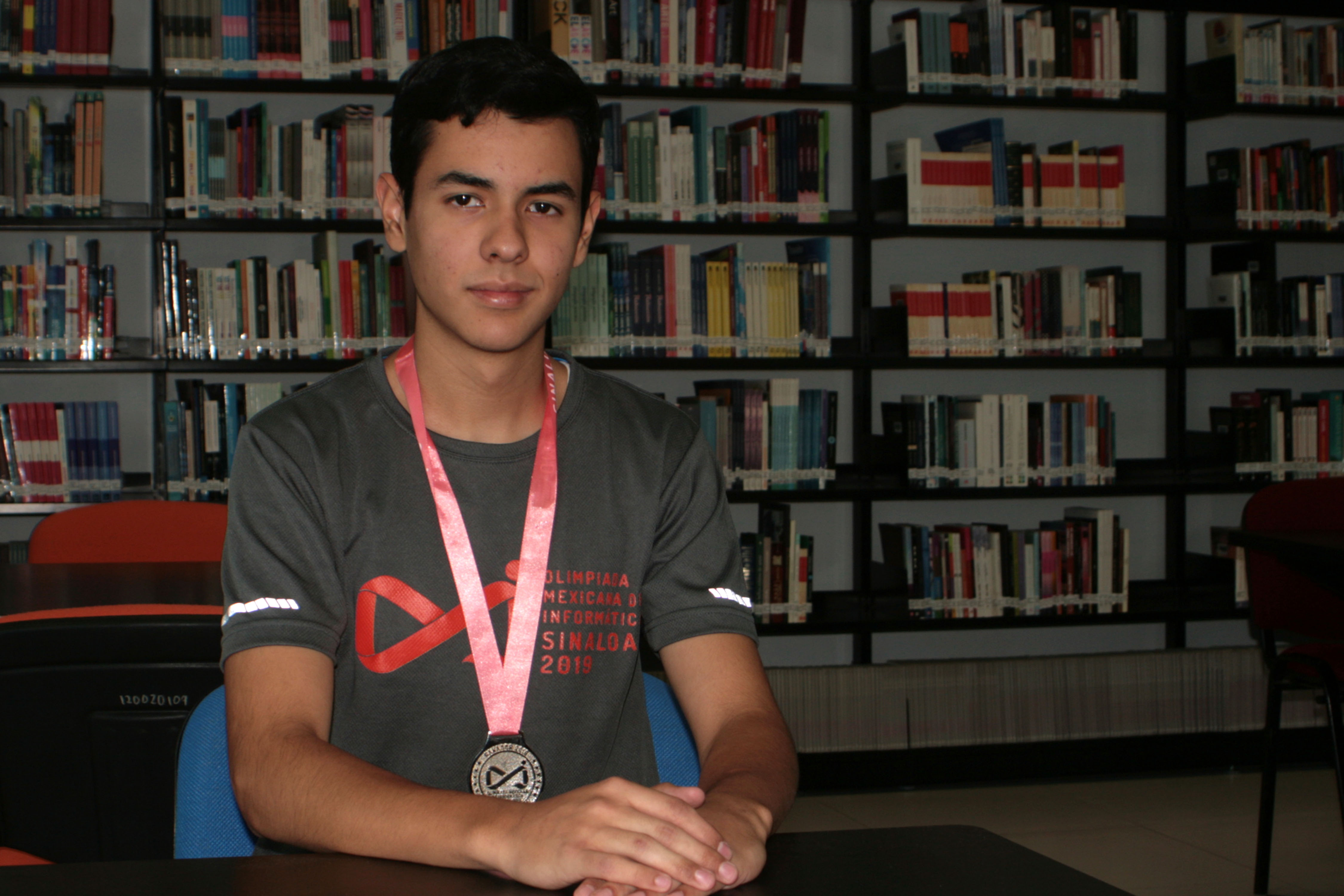 Alumno de prepa BUAP gana medalla en Olimpiada de Informática