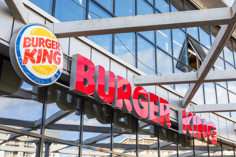 Una pluma y dulces recibió un trabajador de Burger King por 27 años de trabajo