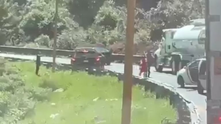 VIDEO A madre buscadora le roban su camioneta en la Puebla-Orizaba