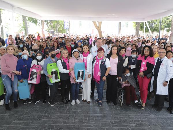 DIF entrega 30 prótesis mamarias y 60 pelucas para pacientes con cáncer de mama
