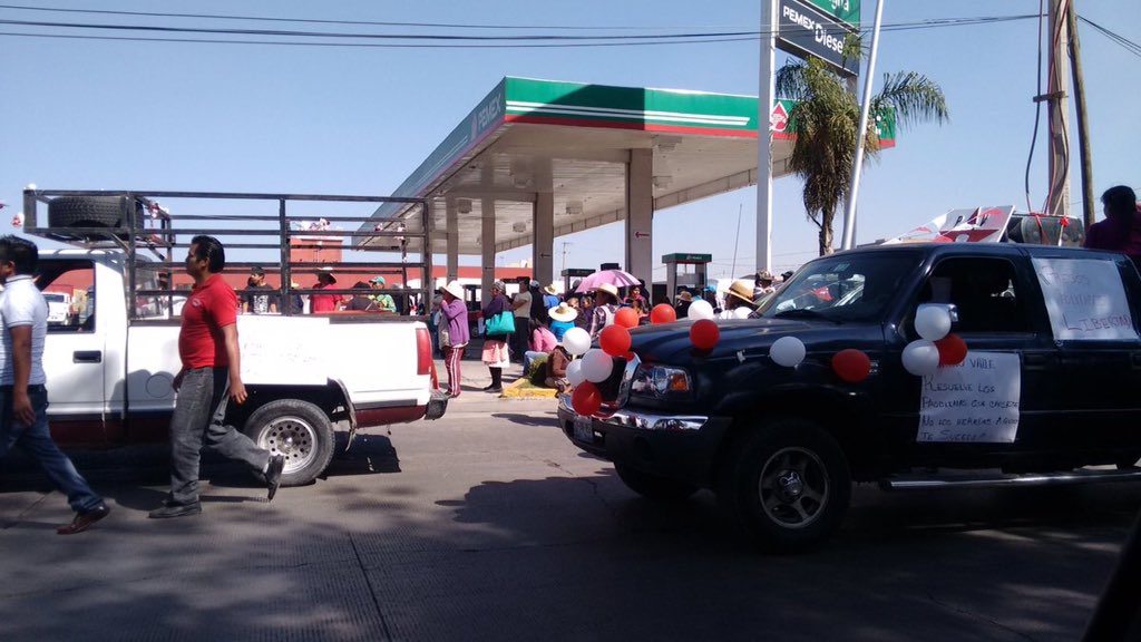 Protestan en la autopista contra gobierno de Rafael Moreno Valle