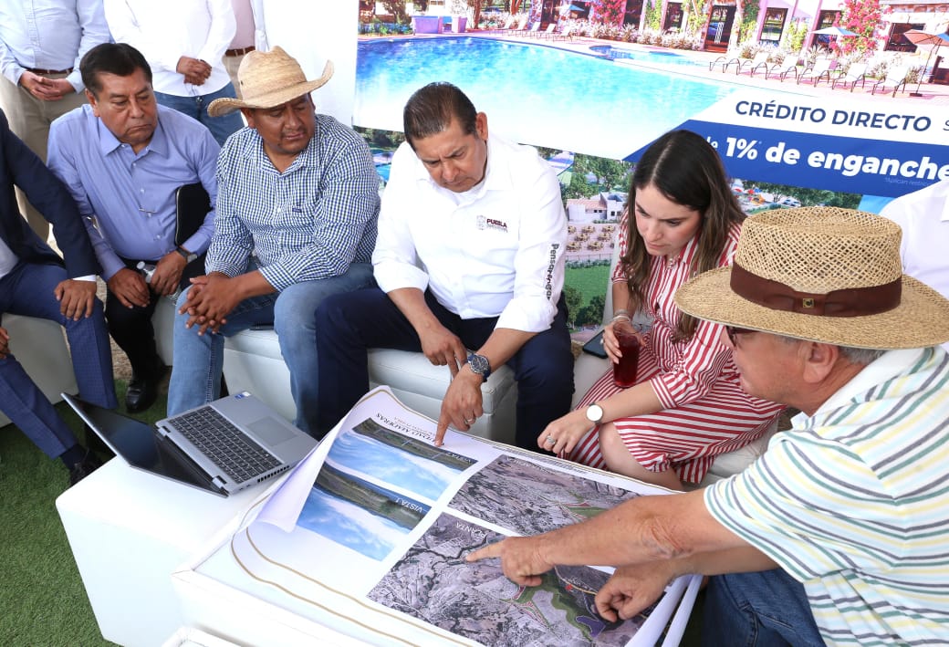 Empresarios solidarios de Ciudad Maderas donan 6.5 hectáreas para vivienda social